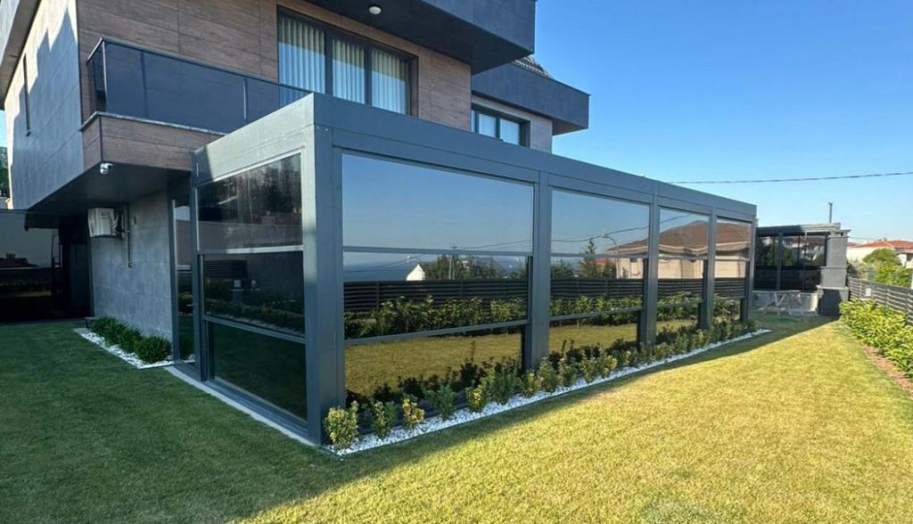 Giyotin Cam Sistemleri ile Dört Mevsim Konforlu Mekanlar